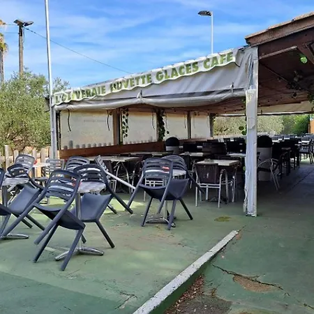 Mobil Confortable Avec Terrasse Pour 8 Personnes - Api-1-52-1164 * Laurens