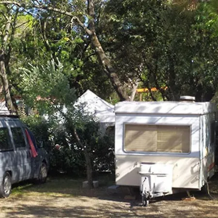 Mobil Confortable Avec Terrasse Pour 8 Personnes - Api-1-52-1164 *